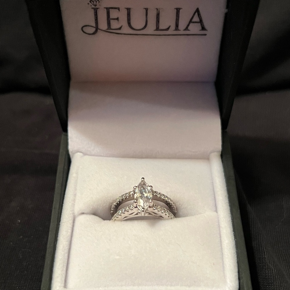 Jeulia Marquise Cut Sterling Silver Ring Set, Size 5.25